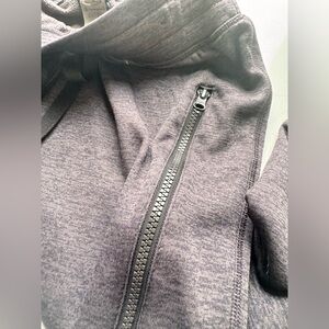 Capri Grey Sweatpants with zipper pockets